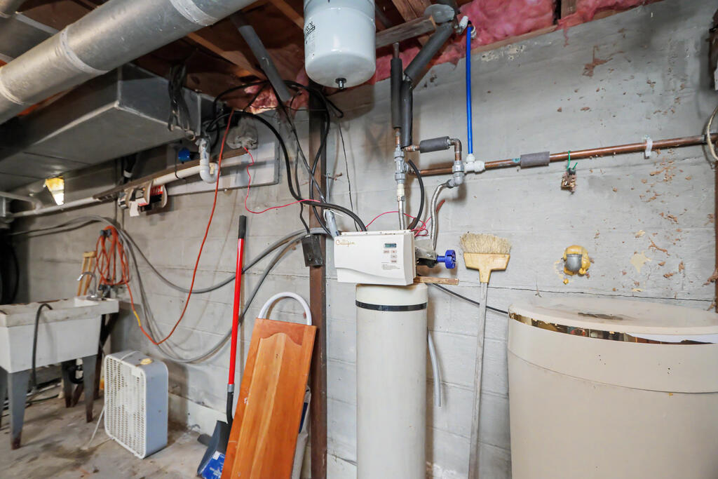 1806 Windsor Road, Mansfield, Ohio 44905, 2 Bedrooms Bedrooms, ,1 BathroomBathrooms,Residential,For Sale,Windsor Road,20100520 1806 Windsor Road, Mansfield, Ohio 44905, 2 Bedrooms Bedrooms, ,1 BathroomBathrooms,Residential,For Sale,Windsor Road,20100520
