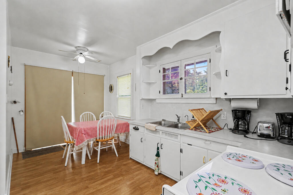 1806 Windsor Road, Mansfield, Ohio 44905, 2 Bedrooms Bedrooms, ,1 BathroomBathrooms,Residential,For Sale,Windsor Road,20100520 1806 Windsor Road, Mansfield, Ohio 44905, 2 Bedrooms Bedrooms, ,1 BathroomBathrooms,Residential,For Sale,Windsor Road,20100520