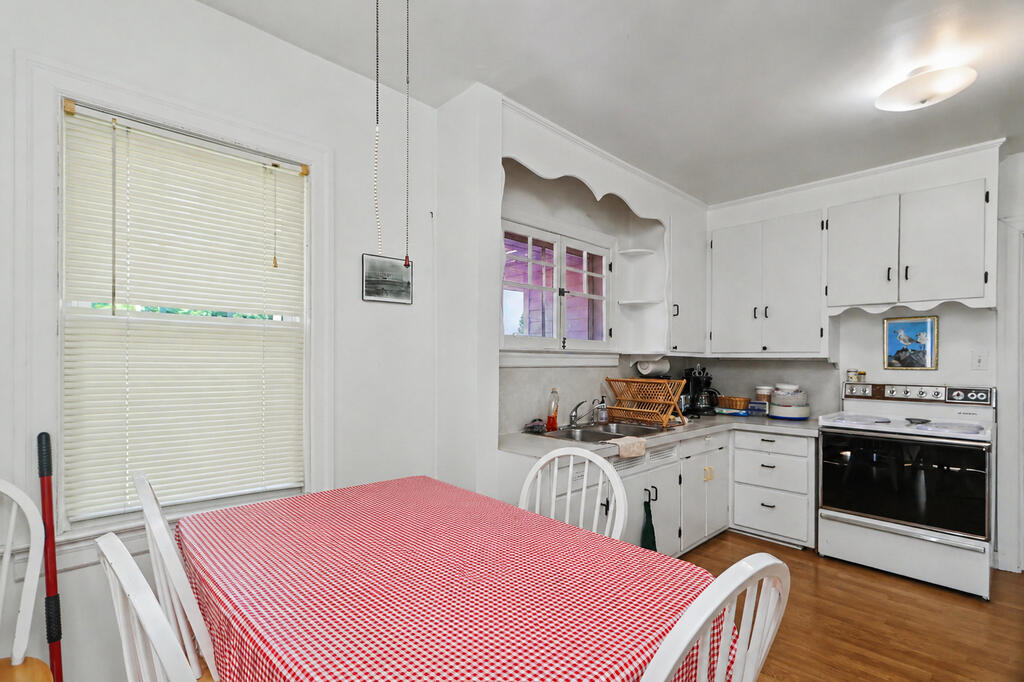 1806 Windsor Road, Mansfield, Ohio 44905, 2 Bedrooms Bedrooms, ,1 BathroomBathrooms,Residential,For Sale,Windsor Road,20100520 1806 Windsor Road, Mansfield, Ohio 44905, 2 Bedrooms Bedrooms, ,1 BathroomBathrooms,Residential,For Sale,Windsor Road,20100520