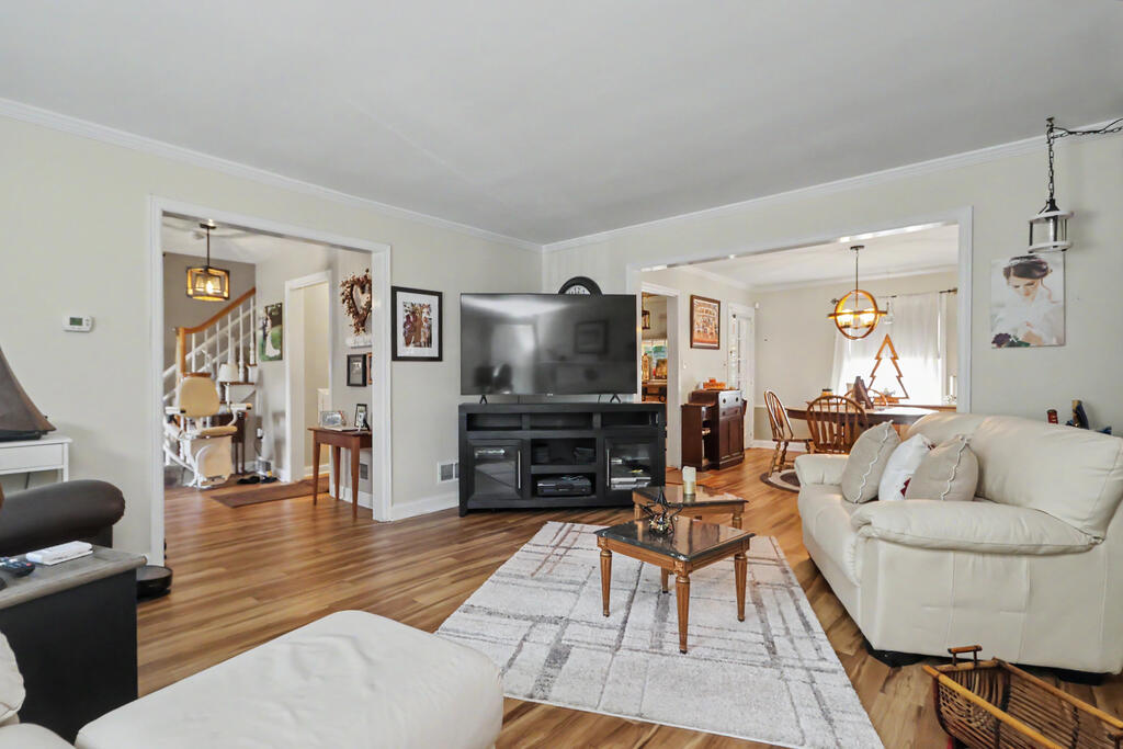 561 Sloane Avenue, Mansfield, Ohio 44903, 3 Bedrooms Bedrooms, ,1 BathroomBathrooms,Residential,For Sale,Sloane Avenue,20100521 561 Sloane Avenue, Mansfield, Ohio 44903, 3 Bedrooms Bedrooms, ,1 BathroomBathrooms,Residential,For Sale,Sloane Avenue,20100521