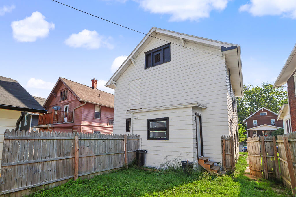 93 Helen Avenue, Mansfield, Ohio 44903, 3 Bedrooms Bedrooms, ,1 BathroomBathrooms,Residential,For Sale,Helen Avenue,20100525 93 Helen Avenue, Mansfield, Ohio 44903, 3 Bedrooms Bedrooms, ,1 BathroomBathrooms,Residential,For Sale,Helen Avenue,20100525