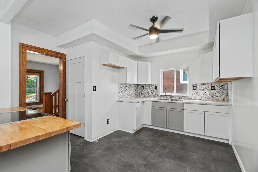 93 Helen Avenue, Mansfield, Ohio 44903, 3 Bedrooms Bedrooms, ,1 BathroomBathrooms,Residential,For Sale,Helen Avenue,20100525 93 Helen Avenue, Mansfield, Ohio 44903, 3 Bedrooms Bedrooms, ,1 BathroomBathrooms,Residential,For Sale,Helen Avenue,20100525