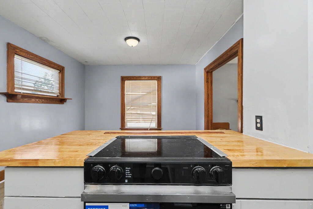93 Helen Avenue, Mansfield, Ohio 44903, 3 Bedrooms Bedrooms, ,1 BathroomBathrooms,Residential,For Sale,Helen Avenue,20100525 93 Helen Avenue, Mansfield, Ohio 44903, 3 Bedrooms Bedrooms, ,1 BathroomBathrooms,Residential,For Sale,Helen Avenue,20100525