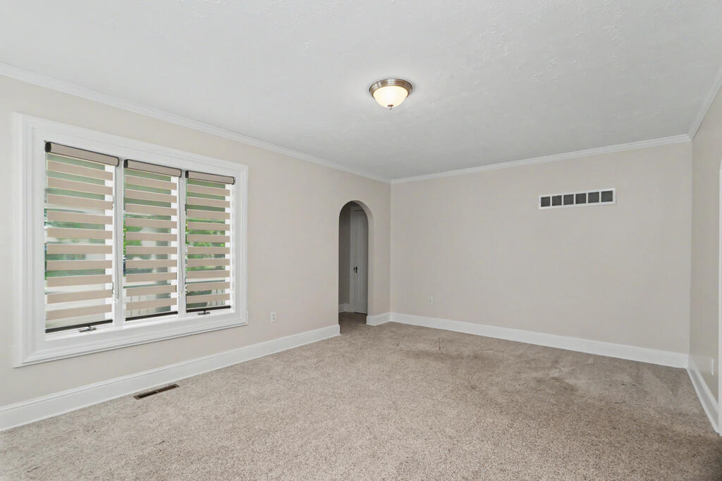 18 West Maxwell Drive, Shelby, Ohio 44875, 3 Bedrooms Bedrooms, ,3 BathroomsBathrooms,Residential,For Sale,West Maxwell Drive,20100551