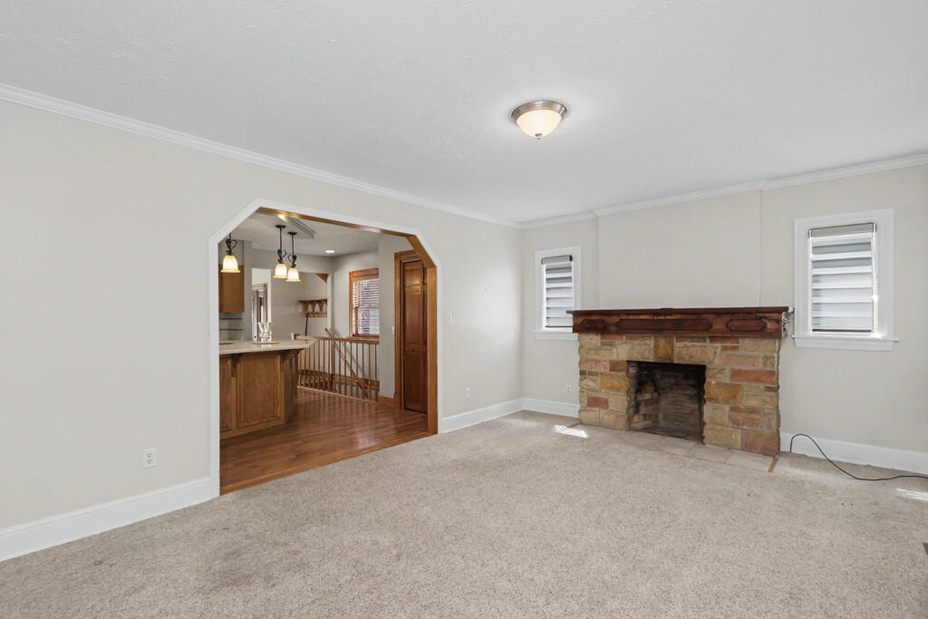 18 West Maxwell Drive, Shelby, Ohio 44875, 3 Bedrooms Bedrooms, ,3 BathroomsBathrooms,Residential,For Sale,West Maxwell Drive,20100551