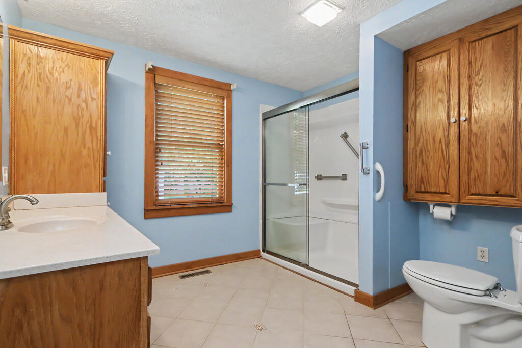 18 West Maxwell Drive, Shelby, Ohio 44875, 3 Bedrooms Bedrooms, ,3 BathroomsBathrooms,Residential,For Sale,West Maxwell Drive,20100551