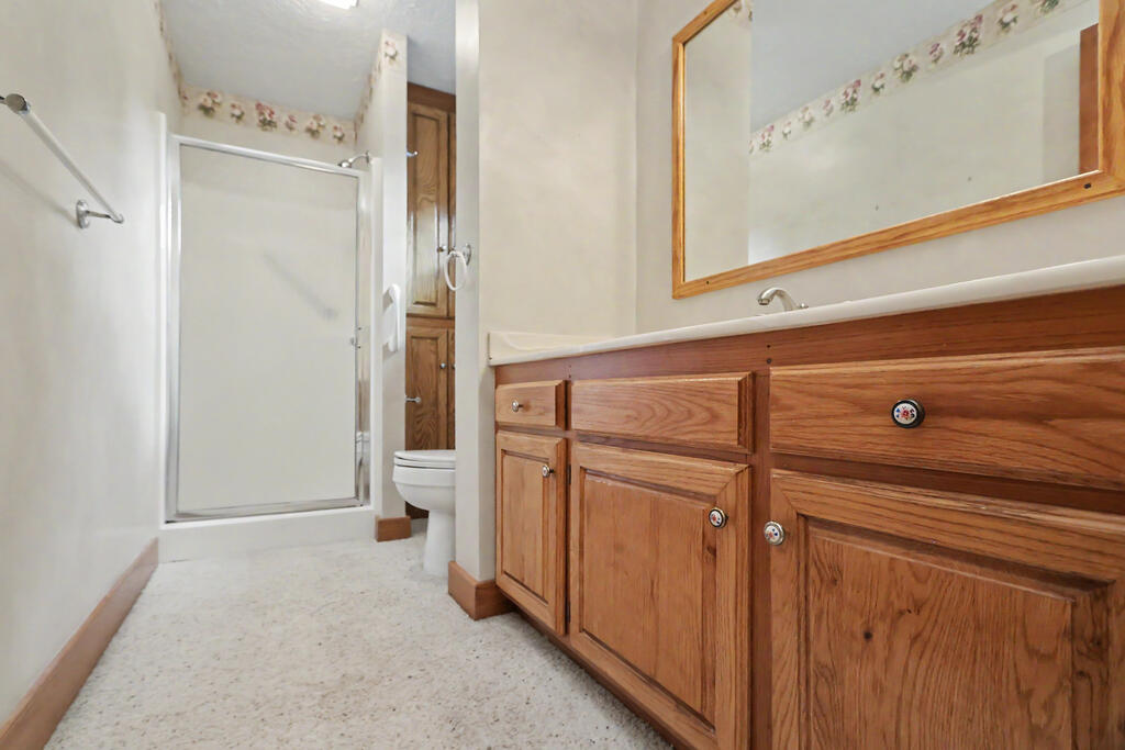 18 West Maxwell Drive, Shelby, Ohio 44875, 3 Bedrooms Bedrooms, ,3 BathroomsBathrooms,Residential,For Sale,West Maxwell Drive,20100551