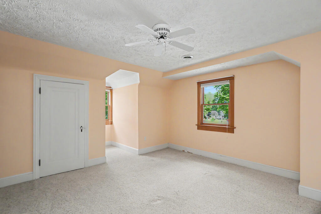 18 West Maxwell Drive, Shelby, Ohio 44875, 3 Bedrooms Bedrooms, ,3 BathroomsBathrooms,Residential,For Sale,West Maxwell Drive,20100551