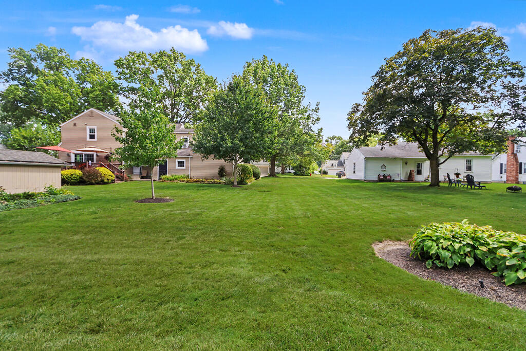 18 West Maxwell Drive, Shelby, Ohio 44875, 3 Bedrooms Bedrooms, ,3 BathroomsBathrooms,Residential,For Sale,West Maxwell Drive,20100551