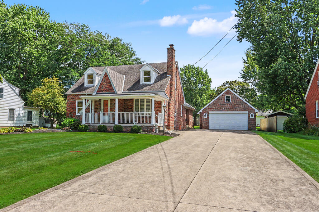 18 West Maxwell Drive, Shelby, Ohio 44875, 3 Bedrooms Bedrooms, ,3 BathroomsBathrooms,Residential,For Sale,West Maxwell Drive,20100551