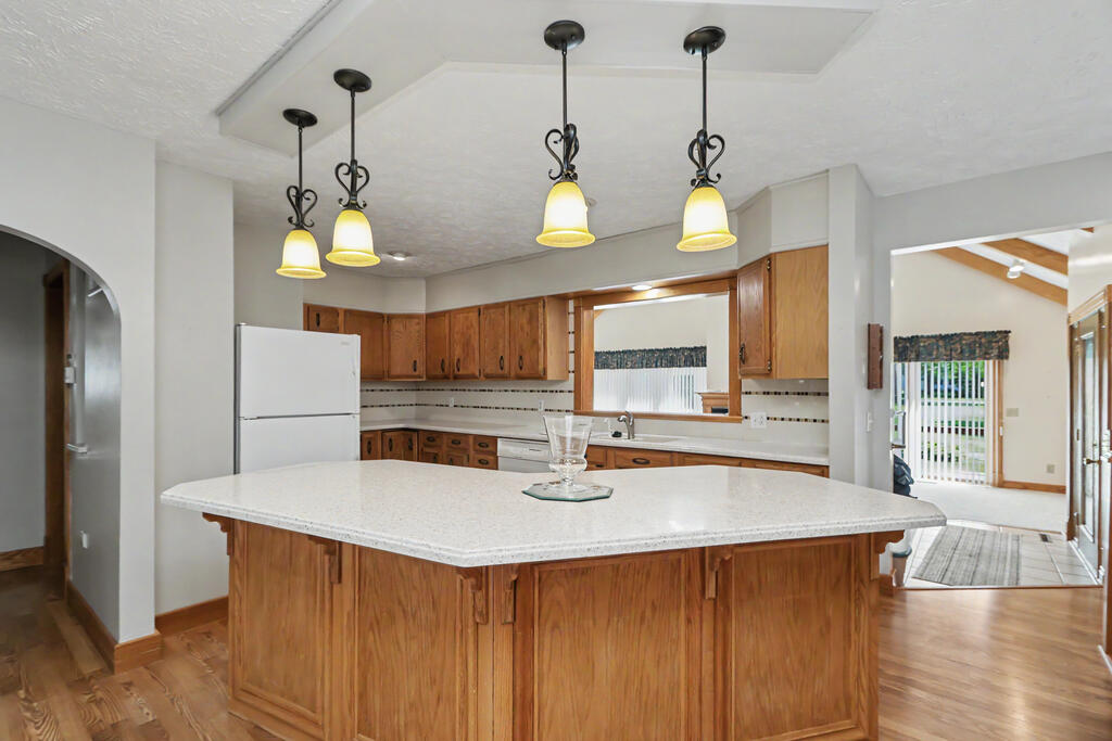 18 West Maxwell Drive, Shelby, Ohio 44875, 3 Bedrooms Bedrooms, ,3 BathroomsBathrooms,Residential,For Sale,West Maxwell Drive,20100551