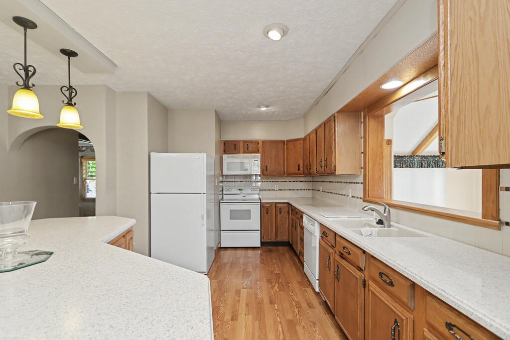 18 West Maxwell Drive, Shelby, Ohio 44875, 3 Bedrooms Bedrooms, ,3 BathroomsBathrooms,Residential,For Sale,West Maxwell Drive,20100551