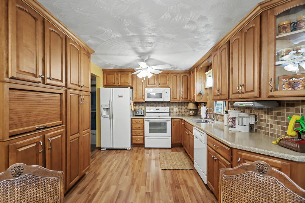 968 Donnawood Drive, Mansfield, Ohio 44903, 3 Bedrooms Bedrooms, ,2 BathroomsBathrooms,Residential,For Sale,Donnawood Drive,20100598 968 Donnawood Drive, Mansfield, Ohio 44903, 3 Bedrooms Bedrooms, ,2 BathroomsBathrooms,Residential,For Sale,Donnawood Drive,20100598