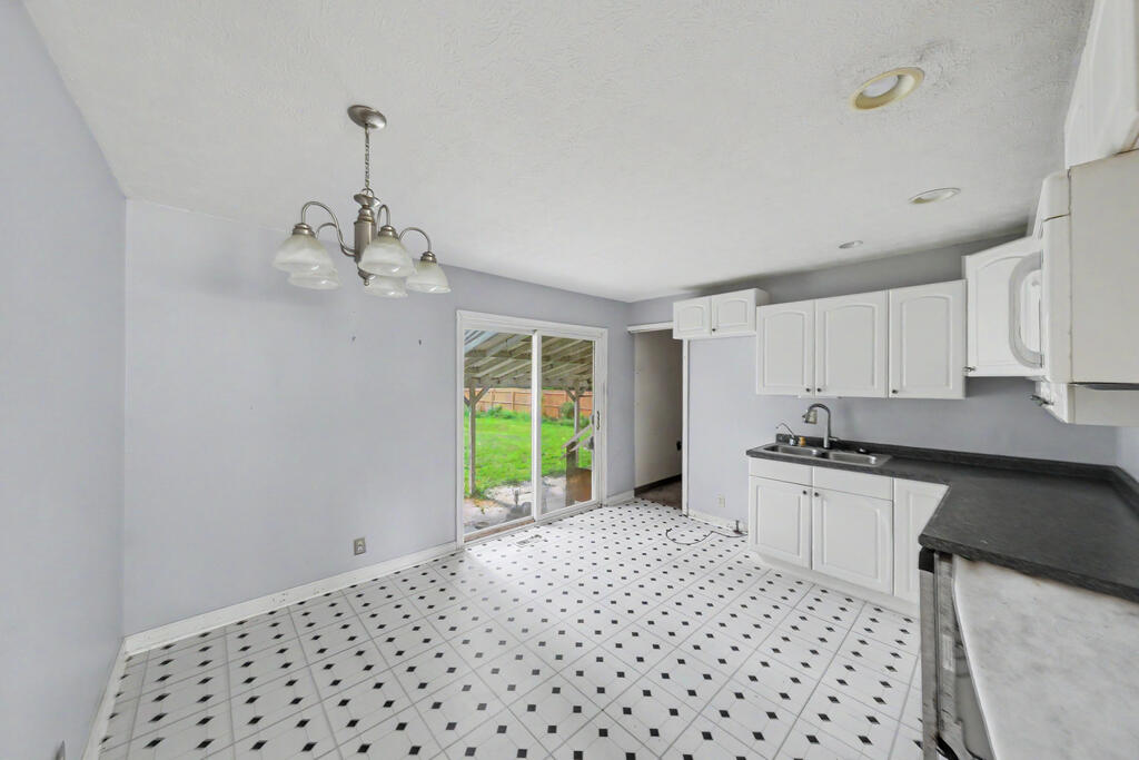 2437 Mercer Drive, Marion, Ohio 43302, 4 Bedrooms Bedrooms, ,1 BathroomBathrooms,Residential,For Sale,Mercer Drive,20100667
