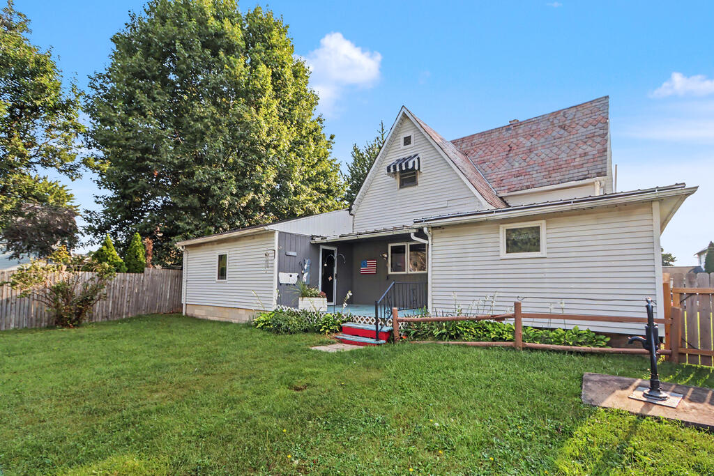 12 Steele Ave, Shelby, Ohio 44875, 4 Bedrooms Bedrooms, ,2 BathroomsBathrooms,Residential,For Sale,Steele Ave,20100723 12 Steele Ave, Shelby, Ohio 44875, 4 Bedrooms Bedrooms, ,2 BathroomsBathrooms,Residential,For Sale,Steele Ave,20100723