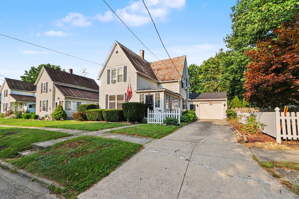 12 Steele Ave, Shelby, Ohio 44875, 4 Bedrooms Bedrooms, ,2 BathroomsBathrooms,Residential,For Sale,Steele Ave,20100723 12 Steele Ave, Shelby, Ohio 44875, 4 Bedrooms Bedrooms, ,2 BathroomsBathrooms,Residential,For Sale,Steele Ave,20100723