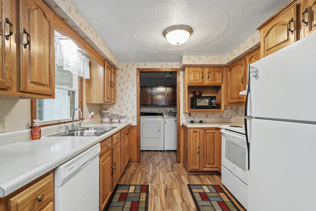 307 5th Avenue, Galion, Ohio 44833, 3 Bedrooms Bedrooms, ,1 BathroomBathrooms,Residential,For Sale,5th Avenue,20100726 307 5th Avenue, Galion, Ohio 44833, 3 Bedrooms Bedrooms, ,1 BathroomBathrooms,Residential,For Sale,5th Avenue,20100726