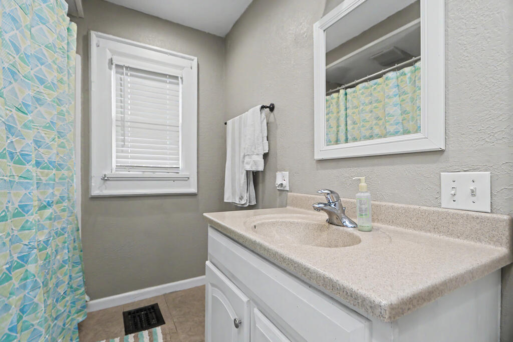479 Marion Avenue, Mansfield, Ohio 44903, 3 Bedrooms Bedrooms, ,1 BathroomBathrooms,Residential,For Sale,Marion Avenue,20100727 479 Marion Avenue, Mansfield, Ohio 44903, 3 Bedrooms Bedrooms, ,1 BathroomBathrooms,Residential,For Sale,Marion Avenue,20100727