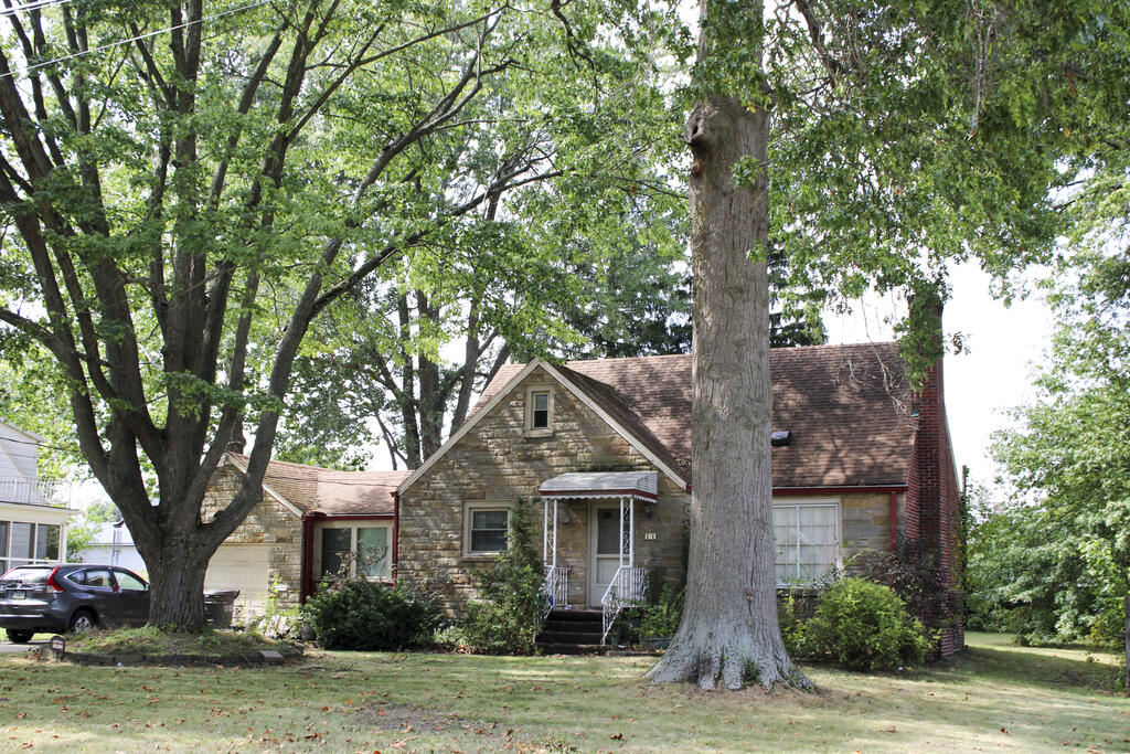 11 W Maxwell Dr, Shelby, Ohio 44875, 5 Bedrooms Bedrooms, ,3 BathroomsBathrooms,Residential,For Sale,W Maxwell Dr,20100769 11 W Maxwell Dr, Shelby, Ohio 44875, 5 Bedrooms Bedrooms, ,3 BathroomsBathrooms,Residential,For Sale,W Maxwell Dr,20100769