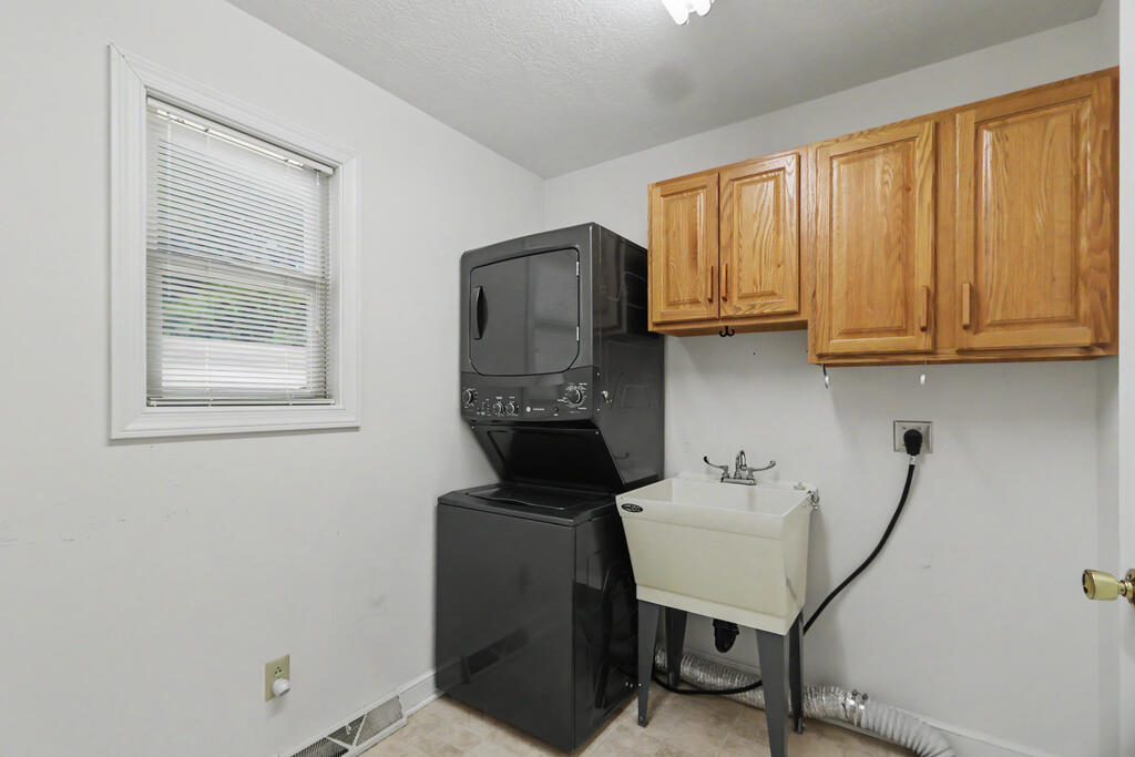 624 Barnard Avenue, Mansfield, Ohio 44903, 4 Bedrooms Bedrooms, ,2 BathroomsBathrooms,Residential,For Sale,Barnard Avenue,20100777 624 Barnard Avenue, Mansfield, Ohio 44903, 4 Bedrooms Bedrooms, ,2 BathroomsBathrooms,Residential,For Sale,Barnard Avenue,20100777