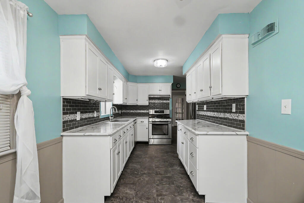 624 Barnard Avenue, Mansfield, Ohio 44903, 4 Bedrooms Bedrooms, ,2 BathroomsBathrooms,Residential,For Sale,Barnard Avenue,20100777 624 Barnard Avenue, Mansfield, Ohio 44903, 4 Bedrooms Bedrooms, ,2 BathroomsBathrooms,Residential,For Sale,Barnard Avenue,20100777