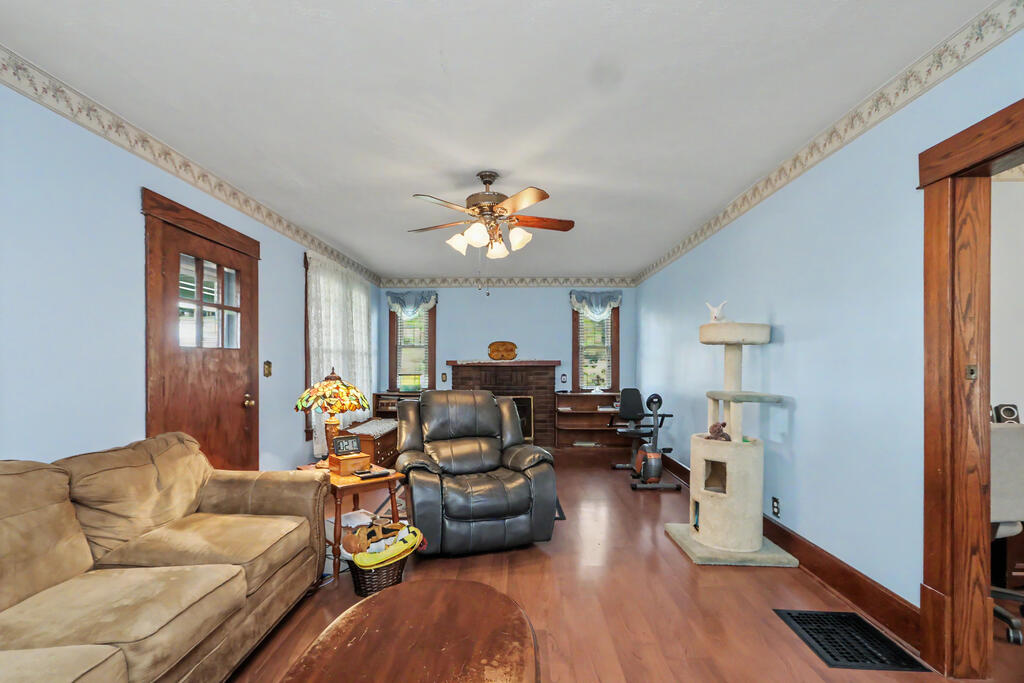 147 East Main Street, Lexington, Ohio 44904, 3 Bedrooms Bedrooms, ,1 BathroomBathrooms,Residential,For Sale,East Main Street,20100795 147 East Main Street, Lexington, Ohio 44904, 3 Bedrooms Bedrooms, ,1 BathroomBathrooms,Residential,For Sale,East Main Street,20100795