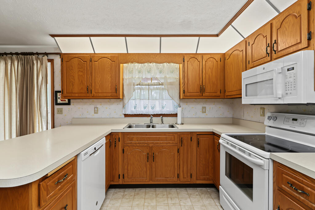 1457 Bellville-Johnsville Road, Bellville, Ohio 44813, 4 Bedrooms Bedrooms, ,2 BathroomsBathrooms,Residential,For Sale,Bellville-Johnsville Road,20100842 1457 Bellville-Johnsville Road, Bellville, Ohio 44813, 4 Bedrooms Bedrooms, ,2 BathroomsBathrooms,Residential,For Sale,Bellville-Johnsville Road,20100842