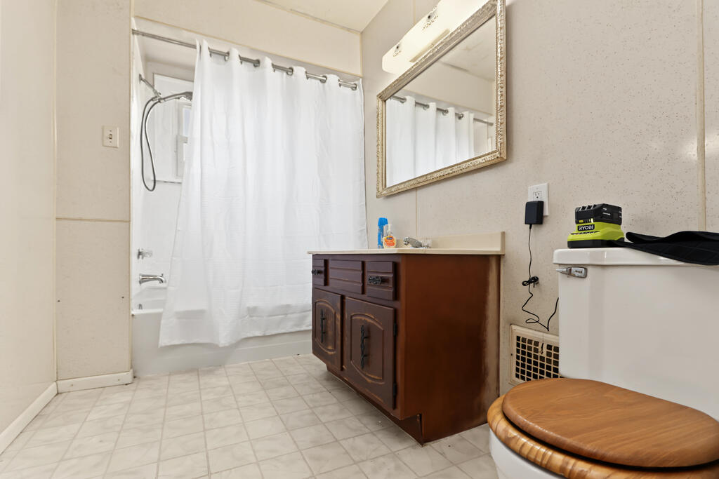 21 Third Street, Shelby, Ohio 44875, 4 Bedrooms Bedrooms, ,1 BathroomBathrooms,Residential,For Sale,Third Street,20100870 21 Third Street, Shelby, Ohio 44875, 4 Bedrooms Bedrooms, ,1 BathroomBathrooms,Residential,For Sale,Third Street,20100870