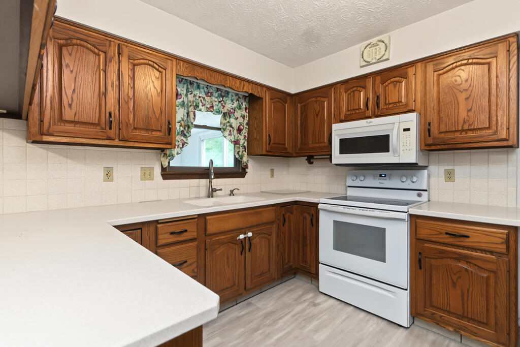 335 Westlawn Drive, Mansfield, Ohio 44906, 3 Bedrooms Bedrooms, ,2 BathroomsBathrooms,Residential,For Sale,Westlawn Drive,20100872 335 Westlawn Drive, Mansfield, Ohio 44906, 3 Bedrooms Bedrooms, ,2 BathroomsBathrooms,Residential,For Sale,Westlawn Drive,20100872