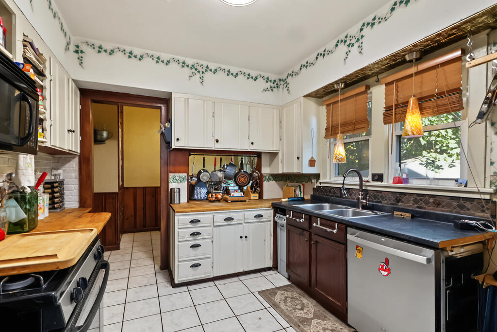 522 West Walnut Street, Ashland, Ohio 44805, 6 Bedroom Bedrooms, 0 ,2 BathroomBathrooms,Residential,For Sale,West Walnut Street,0,20101101 522 West Walnut Street, Ashland, Ohio 44805, 6 Bedroom Bedrooms, 0 ,2 BathroomBathrooms,Residential,For Sale,West Walnut Street,0,20101101