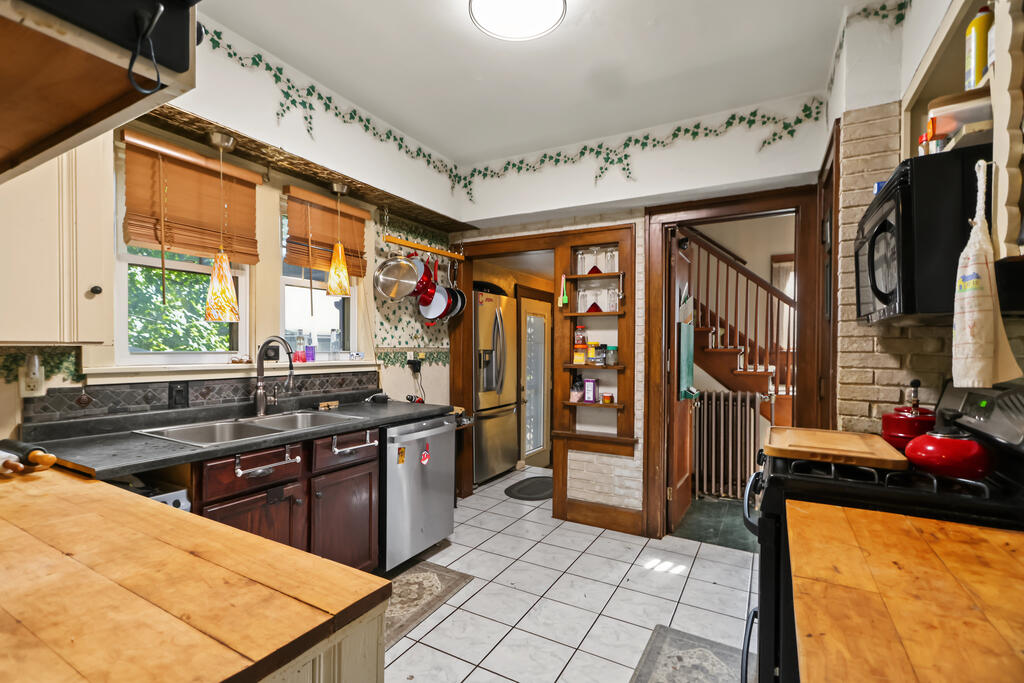 522 West Walnut Street, Ashland, Ohio 44805, 6 Bedroom Bedrooms, 0 ,2 BathroomBathrooms,Residential,For Sale,West Walnut Street,0,20101101 522 West Walnut Street, Ashland, Ohio 44805, 6 Bedroom Bedrooms, 0 ,2 BathroomBathrooms,Residential,For Sale,West Walnut Street,0,20101101