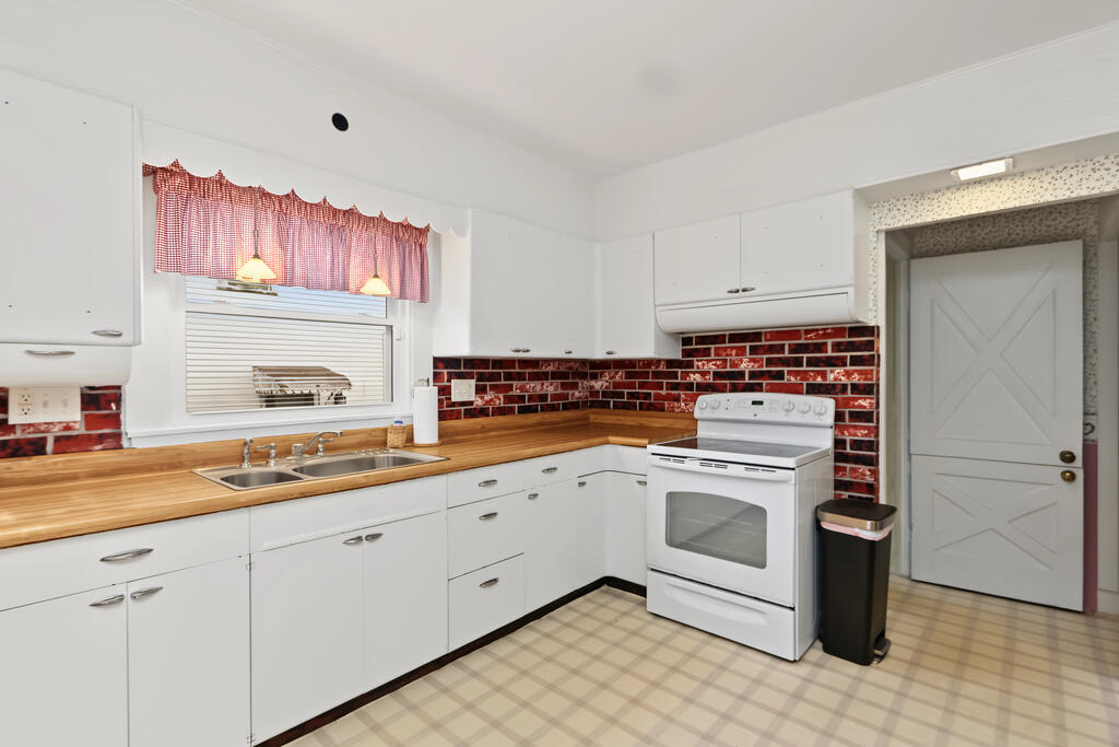 153 Reba Avenue, Mansfield, Ohio 44907, 3 Bedroom Bedrooms, 0 ,1 BathroomBathrooms,Residential,For Sale,Reba Avenue,0,20101119 153 Reba Avenue, Mansfield, Ohio 44907, 3 Bedroom Bedrooms, 0 ,1 BathroomBathrooms,Residential,For Sale,Reba Avenue,0,20101119
