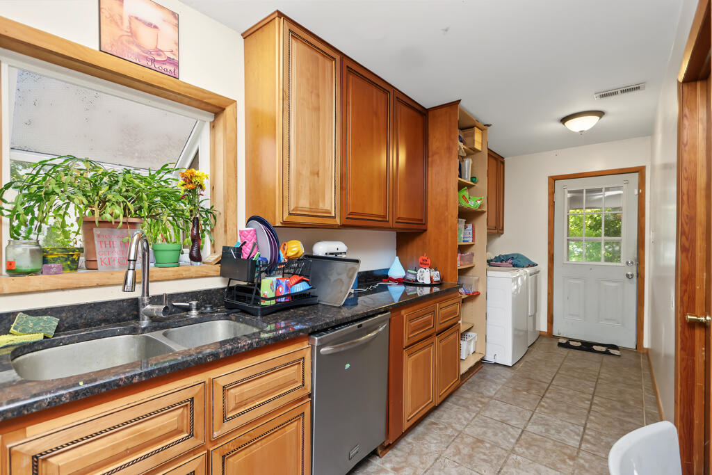 825 Ash Street, Galion, Ohio 44833, 5 Bedroom Bedrooms, 0 ,2 BathroomBathrooms,Residential,For Sale,Ash Street,0,20101266