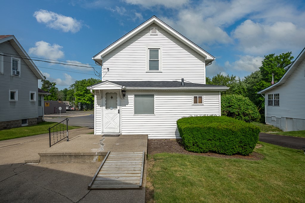 858 N Trimble Road, Mansfield, Ohio 44906, 2 Bedrooms Bedrooms, ,1 BathroomBathrooms,Residential,For Sale,Trimble Road,9060866