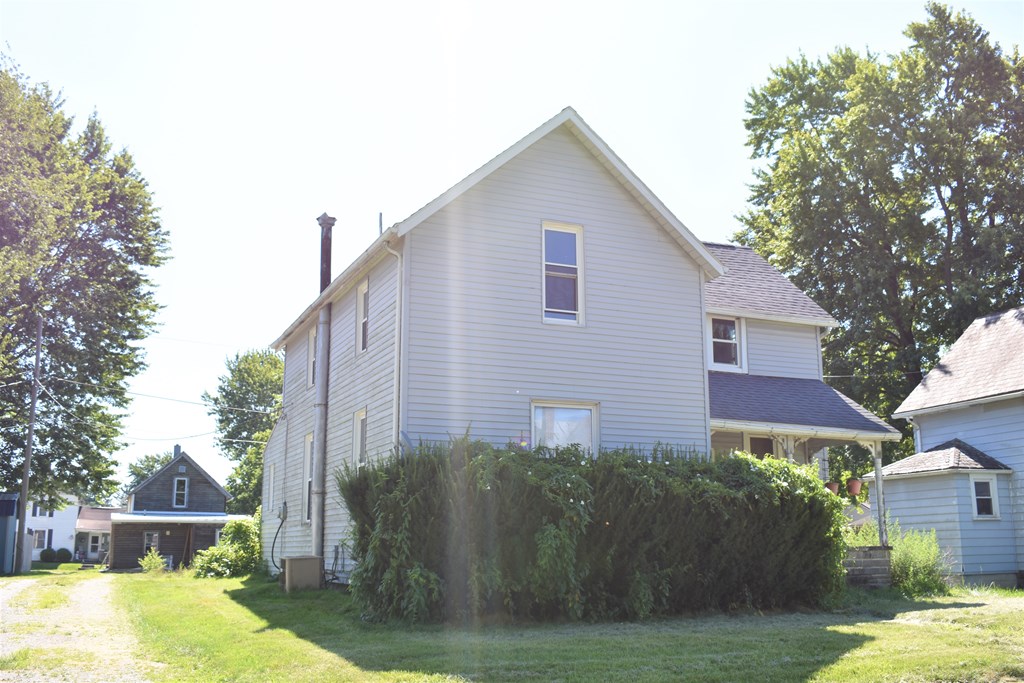 1018 Maple St, Bucyrus, Ohio 44820, 3 Bedrooms Bedrooms, ,2 BathroomsBathrooms,Residential,For Sale,Maple St,9061365