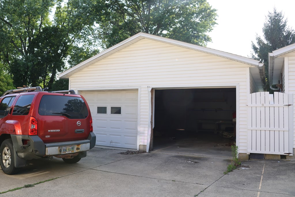 112 -114 Carpenter Road, Mansfield, Ohio 44903, 6 Bedrooms Bedrooms, ,Residential Income,For Sale,-114 Carpenter Road,9061438