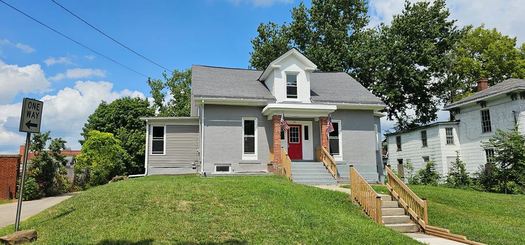 116 W Second Street, Mansfield, Ohio 44902, 5 Bedrooms Bedrooms, ,2 BathroomsBathrooms,Residential,For Sale,Second Street,9061588