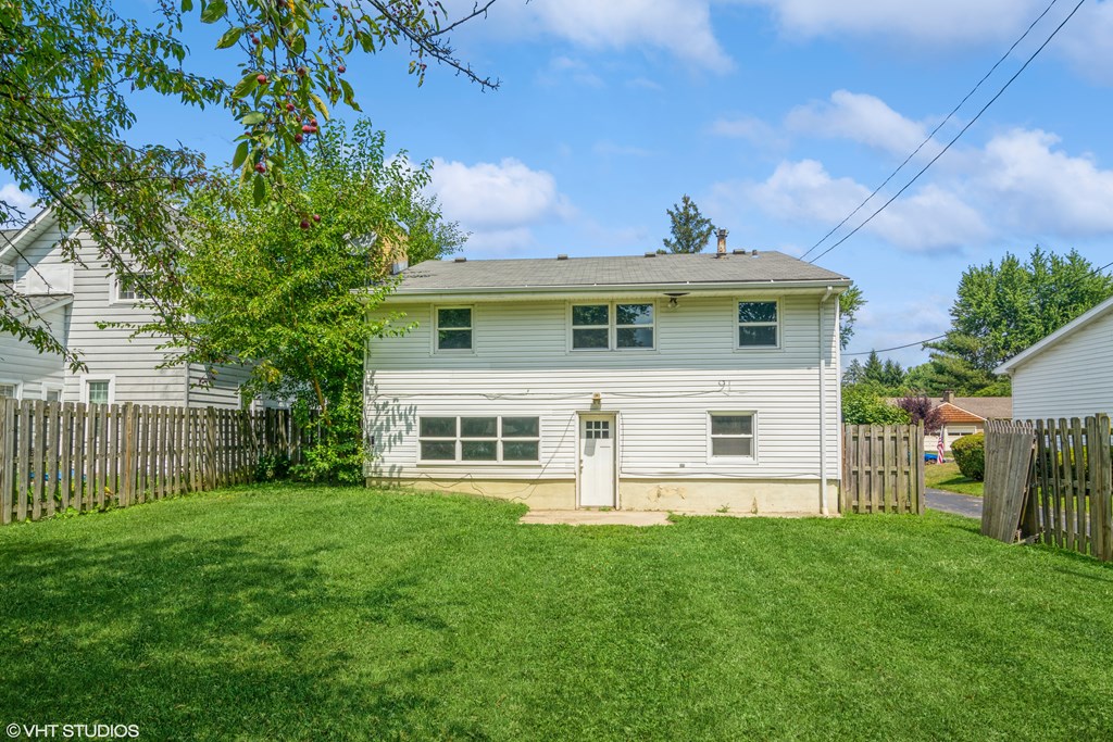 221 E Pearl Street, Findlay, Ohio 45840, 3 Bedrooms Bedrooms, ,1 BathroomBathrooms,Residential,For Sale,Pearl Street,9061662