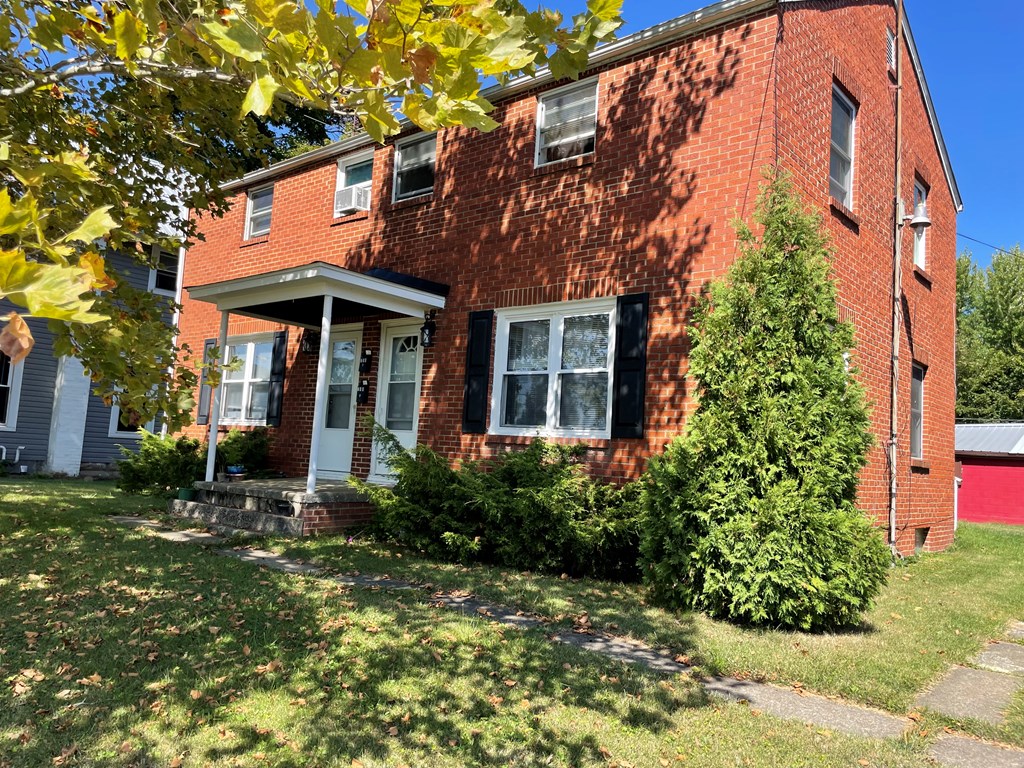 746 -748 W Fourth Street, Mansfield, Ohio 44906, 8 Bedrooms Bedrooms, ,Residential Income,For Sale,-748 W Fourth Street,9061915