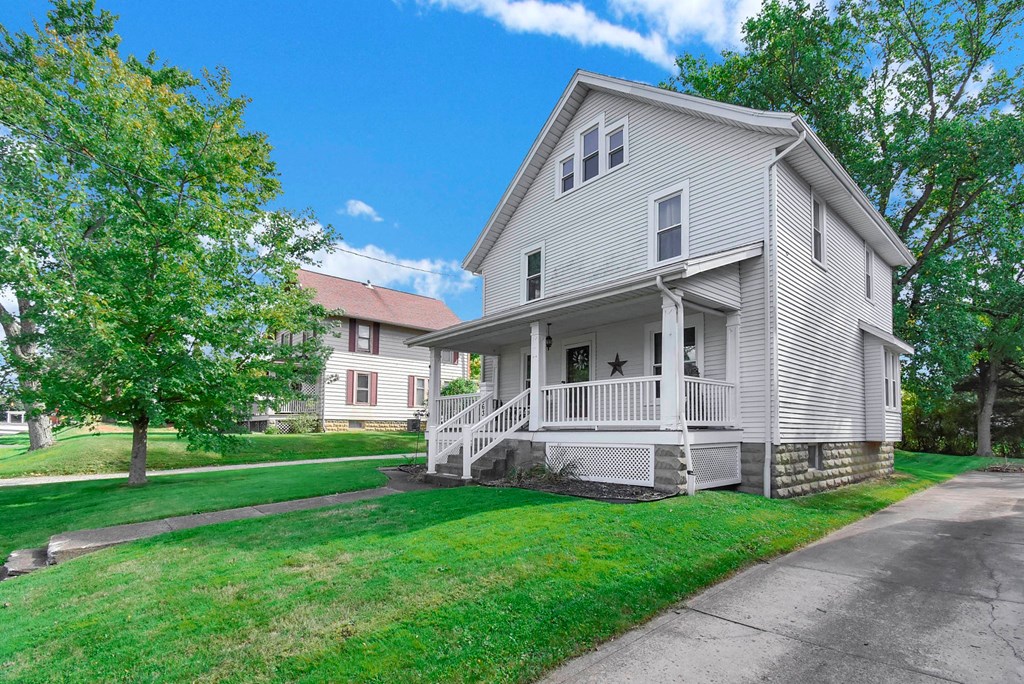 563 Maple St, Mansfield, Ohio 44906, 4 Bedrooms Bedrooms, ,1 BathroomBathrooms,Residential,For Sale,Maple St,9064182