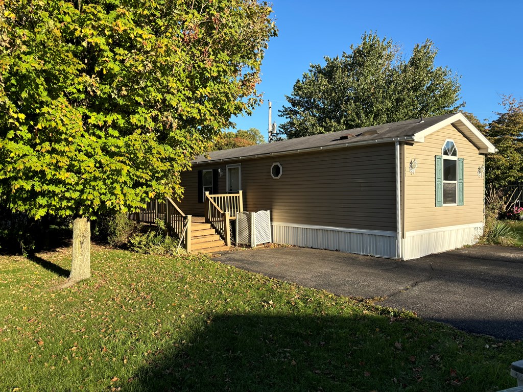 27 Ledgewood Dr., Mansfield, Ohio 44905, 3 Bedrooms Bedrooms, ,2 BathroomsBathrooms,Residential,For Sale,Ledgewood Dr.,9064199