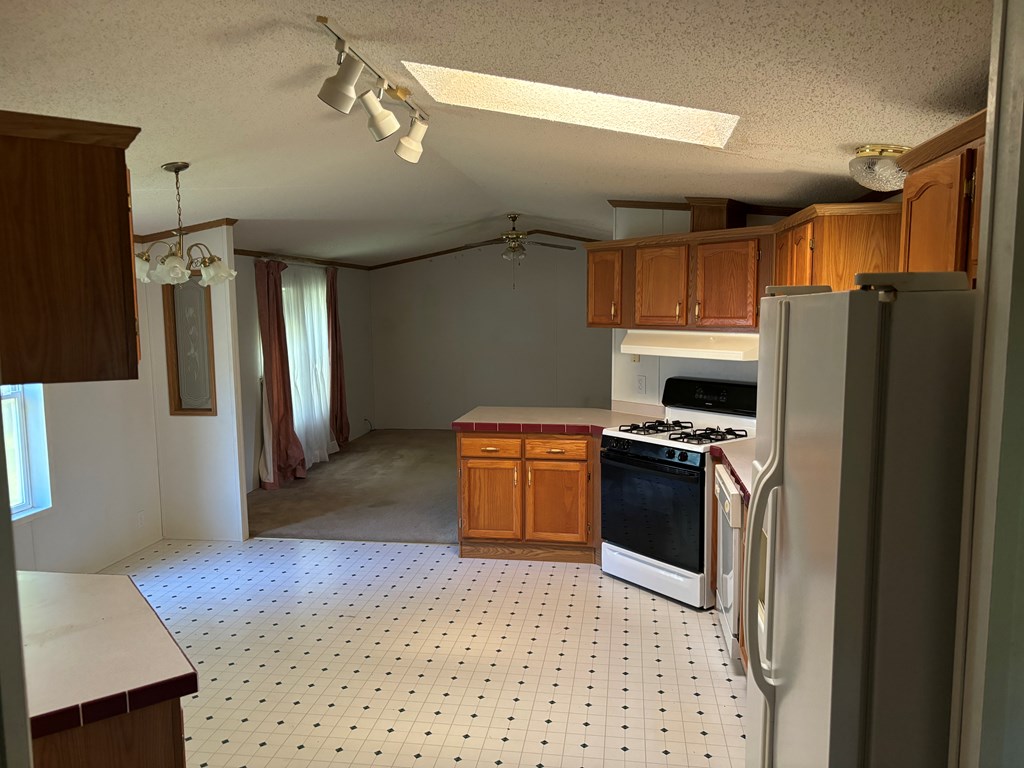 27 Ledgewood Dr., Mansfield, Ohio 44905, 3 Bedrooms Bedrooms, ,2 BathroomsBathrooms,Residential,For Sale,Ledgewood Dr.,9064199