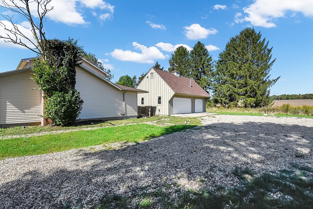 13061 Montgomery Rd, Fredericktown, Ohio 43019, 3 Bedrooms Bedrooms, ,3 BathroomsBathrooms,Residential,For Sale,Montgomery Rd,9064206