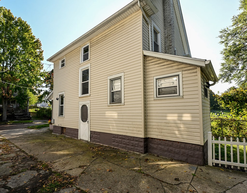 1362 Getz Street, Akron, Ohio 44301, 5 Bedrooms Bedrooms, ,1 BathroomBathrooms,Residential,For Sale,Getz Street,9064331