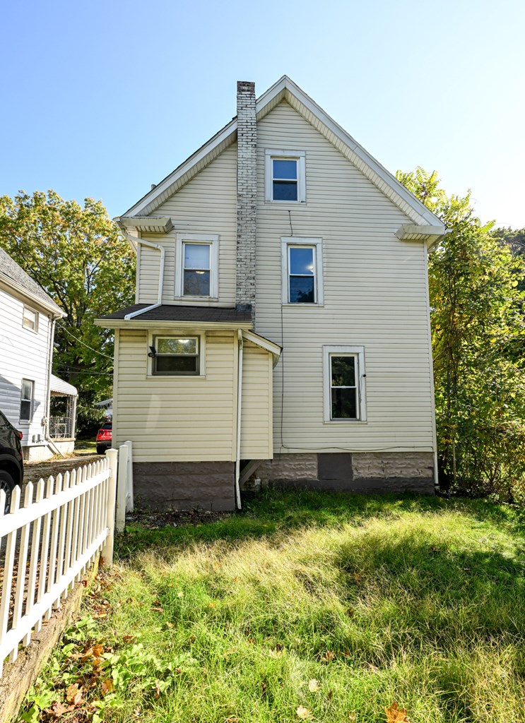 1362 Getz Street, Akron, Ohio 44301, 5 Bedrooms Bedrooms, ,1 BathroomBathrooms,Residential,For Sale,Getz Street,9064331