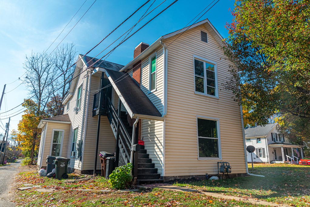 206 Coshocton Avenue, Mount Vernon, Ohio 43050, 6 Bedrooms Bedrooms, ,Residential Income,For Sale,Coshocton Avenue,9065450