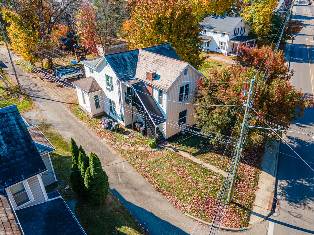 206 Coshocton Avenue, Mount Vernon, Ohio 43050, 6 Bedrooms Bedrooms, ,Residential Income,For Sale,Coshocton Avenue,9065450