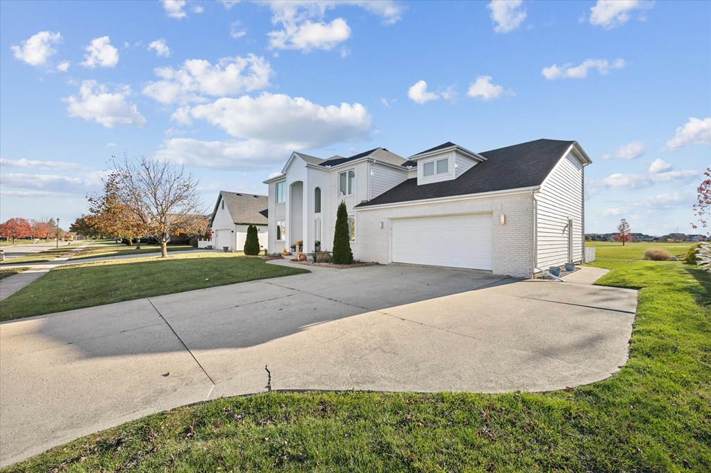 7625 Timbers Boulevard, Waterville, Ohio 43566, 3 Bedrooms Bedrooms, ,3 BathroomsBathrooms,Residential,For Sale,Timbers Boulevard,9065488