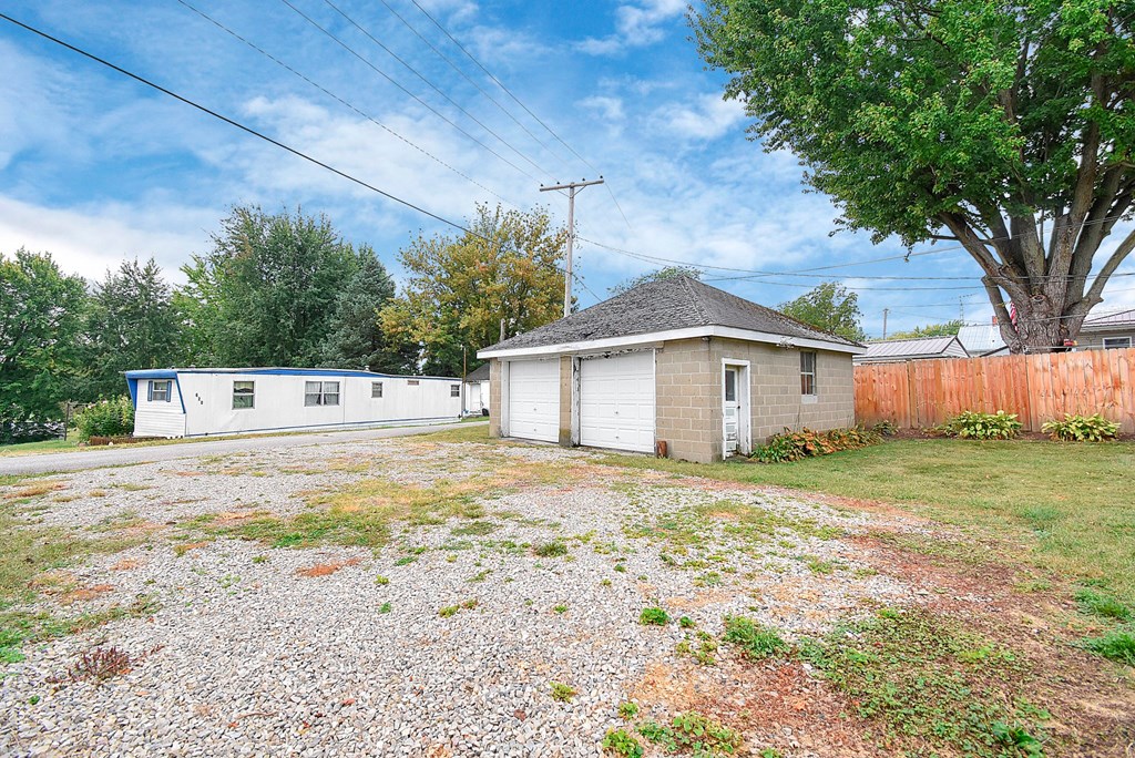 211 Plymouth Street, Bucyrus, Ohio 44820, 4 Bedrooms Bedrooms, ,Residential Income,For Sale,Plymouth Street,9065484