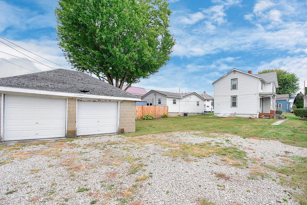 211 Plymouth Street, Bucyrus, Ohio 44820, 4 Bedrooms Bedrooms, ,Residential Income,For Sale,Plymouth Street,9065484